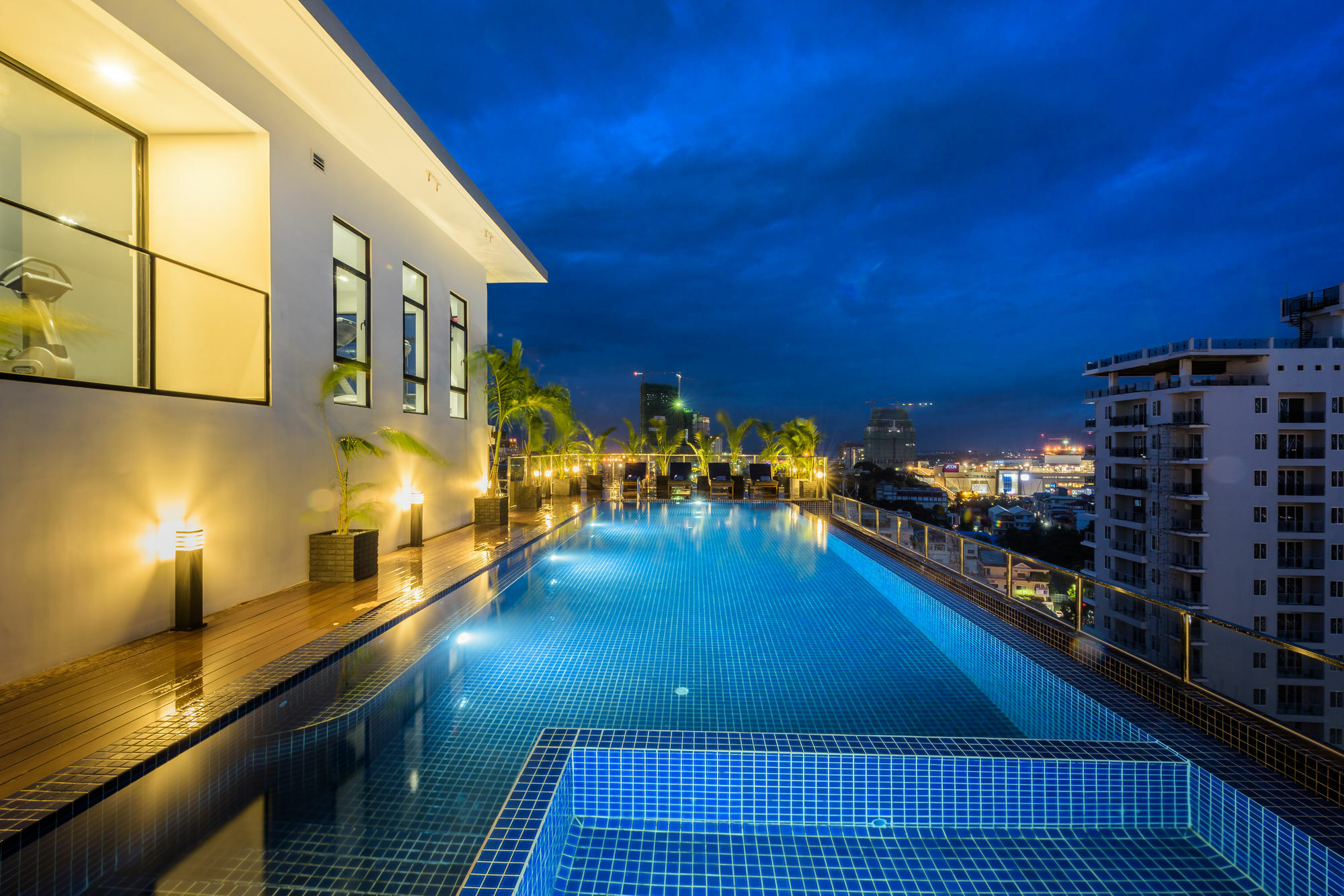 Mansion 51 Hotel & Apartment Phnom Penh Bagian luar foto