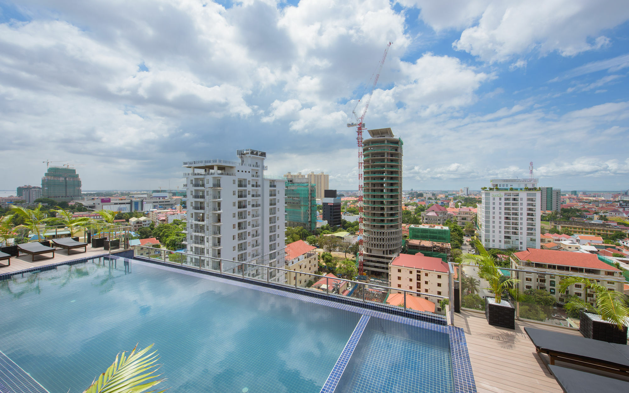 Mansion 51 Hotel & Apartment Phnom Penh Bagian luar foto
