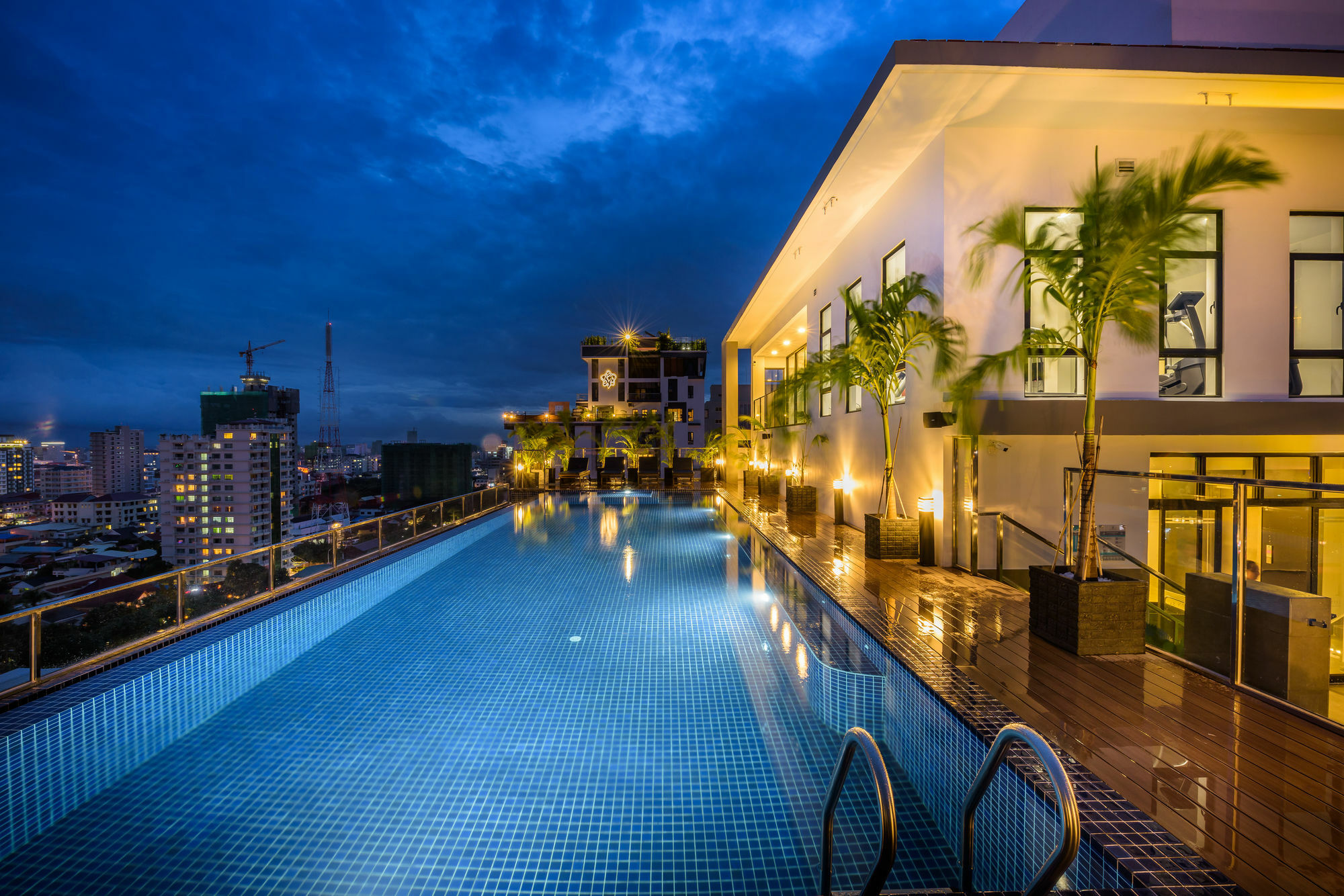 Mansion 51 Hotel & Apartment Phnom Penh Bagian luar foto